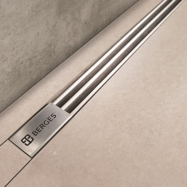 Водоотводящий желоб BERGES Super Slim 700 с решеткой, хром матовый